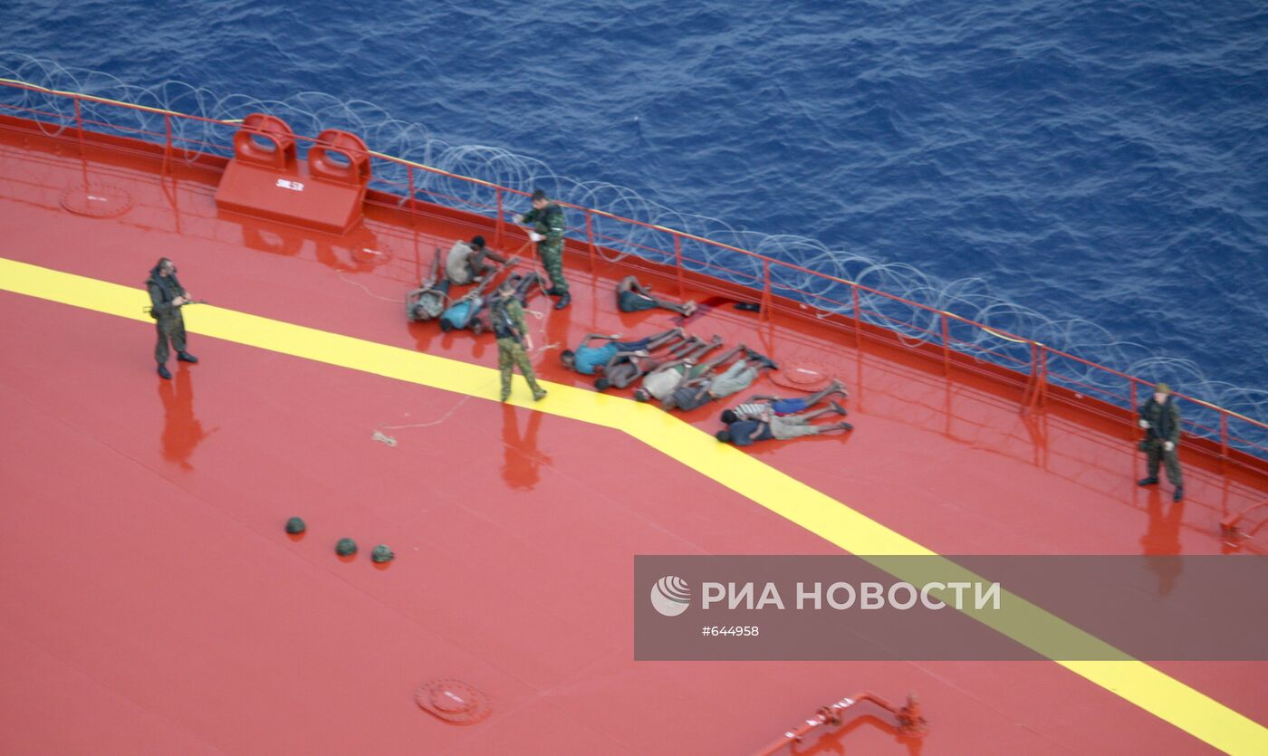 Задержание пиратов, захвативших танкер "Московский университет"