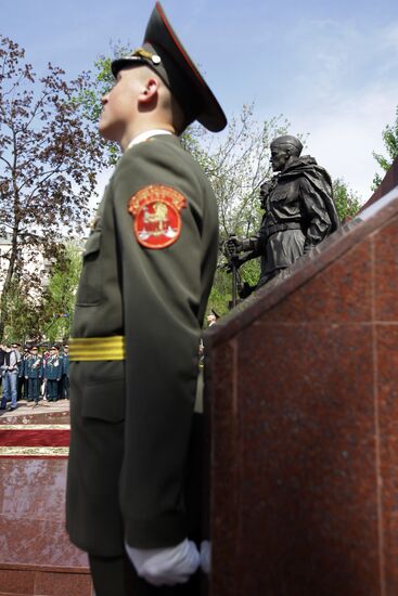 Открытие памятника "Солдат и рабочий"