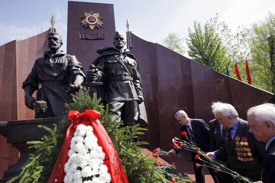 Открытие памятника "Солдат и рабочий"