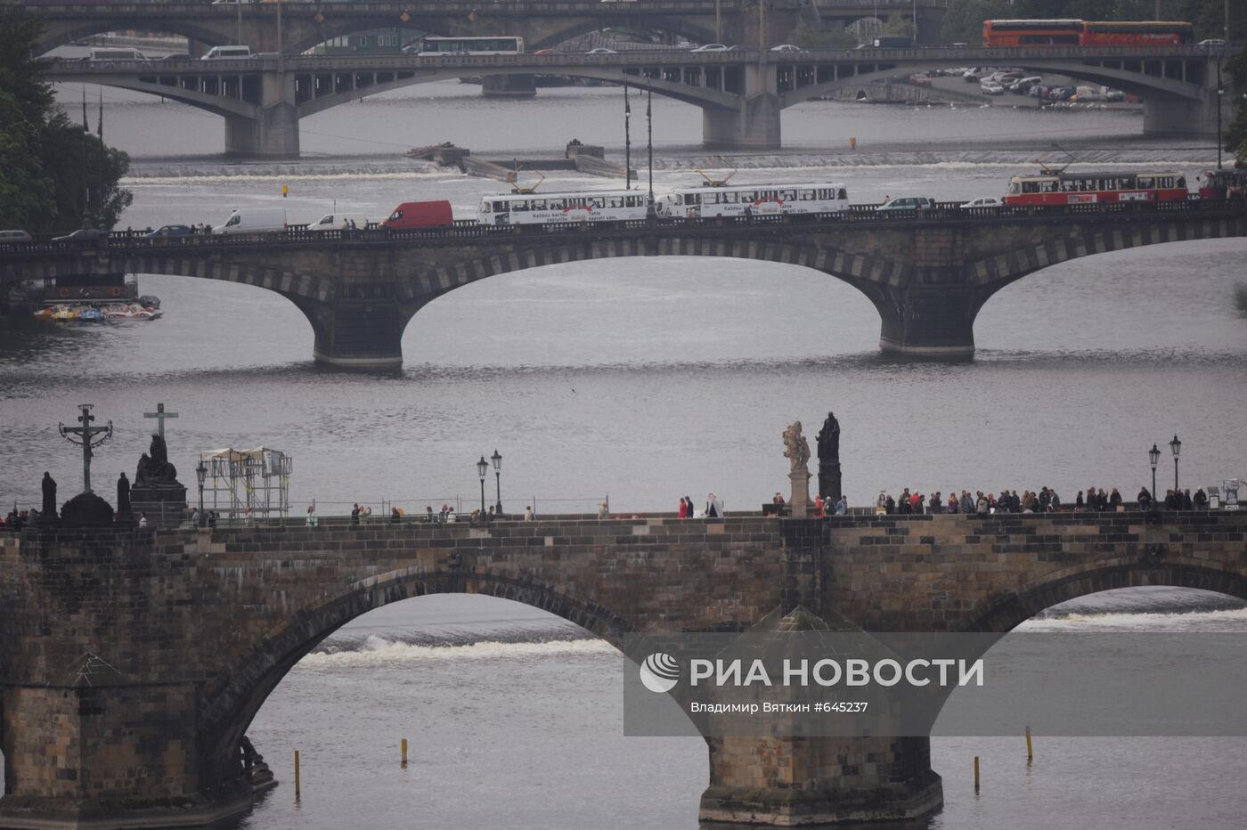 Вид на Карлов мост в Праге