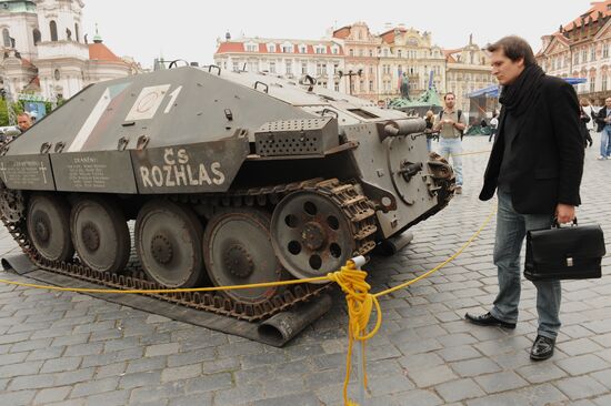 Экспонат военной техники на Староместской площади