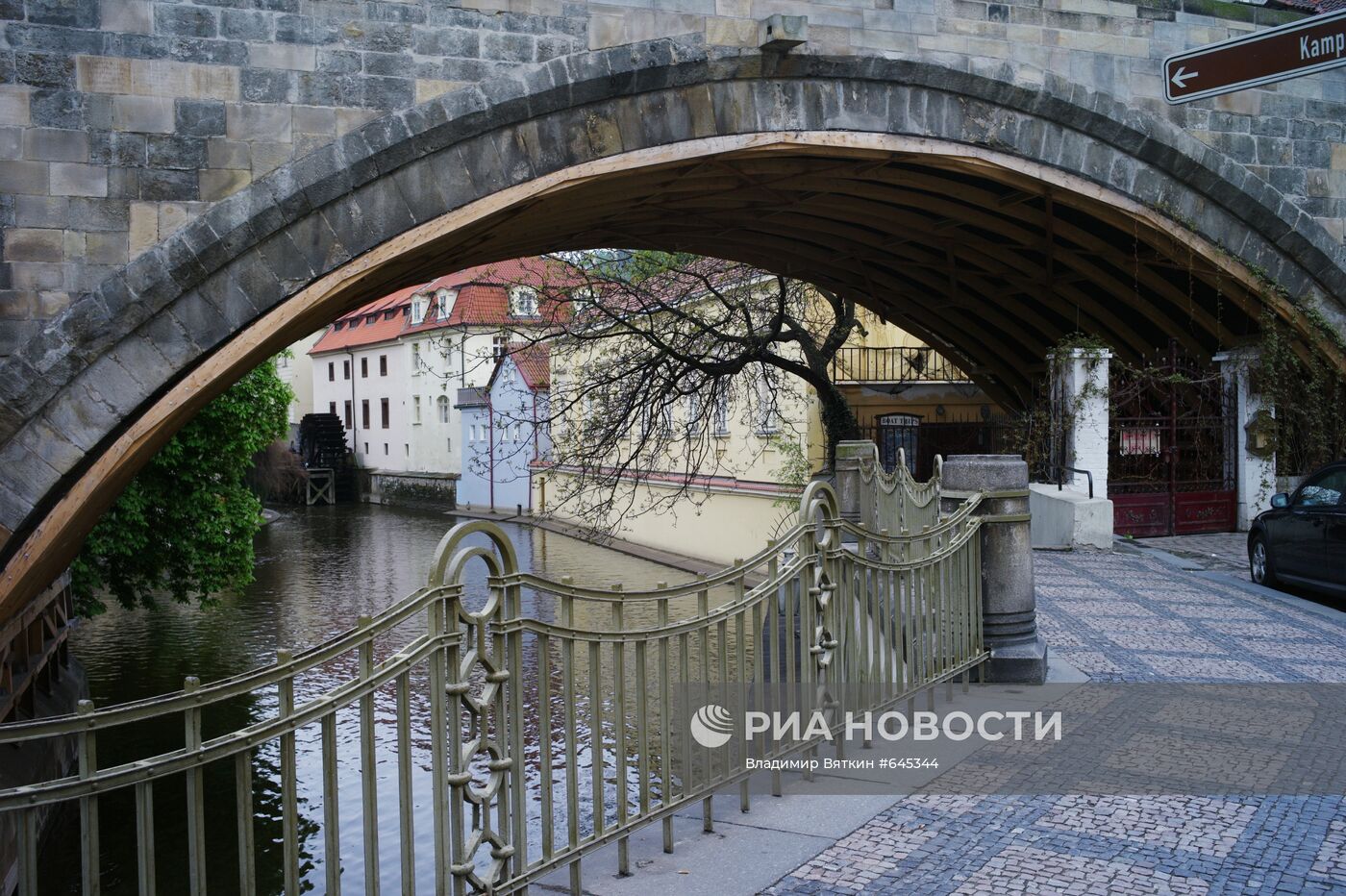 На одной из улиц Старого города в Праге