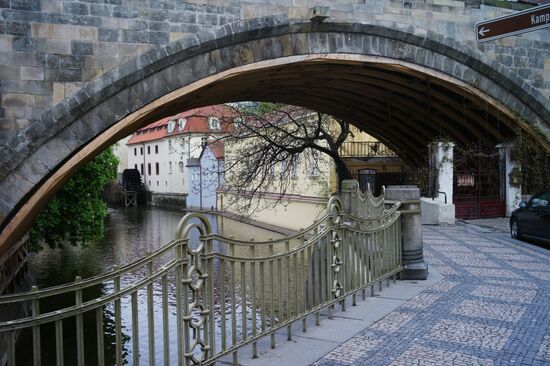 На одной из улиц Старого города в Праге