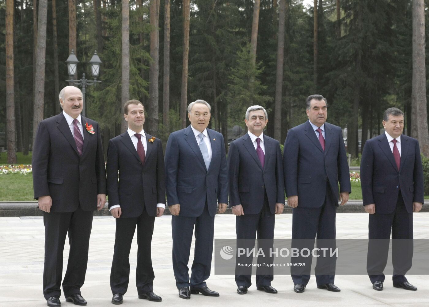 Д.Медведев на неформальной встрече глав государств ОДКБ