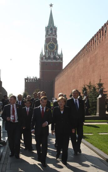 Д.Медведев на параде по случаю 65-летия Победы в ВОВ