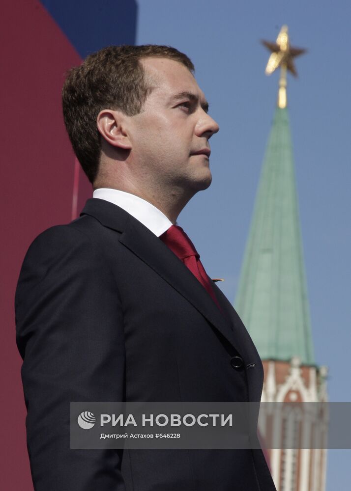 Д.Медведев на параде по случаю 65-летия Победы в ВОВ