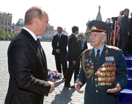 Владимир Путин на параде по случаю 65-летия Победы в ВОВ