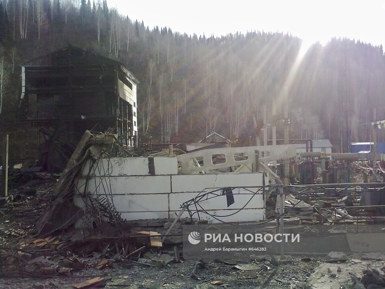 Последствия взрывов на шахте "Распадская" в Кемеровской области