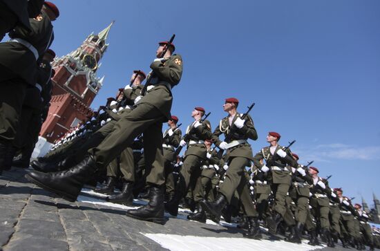 Военный парад, посвященный 65-летию Победы в ВОВ