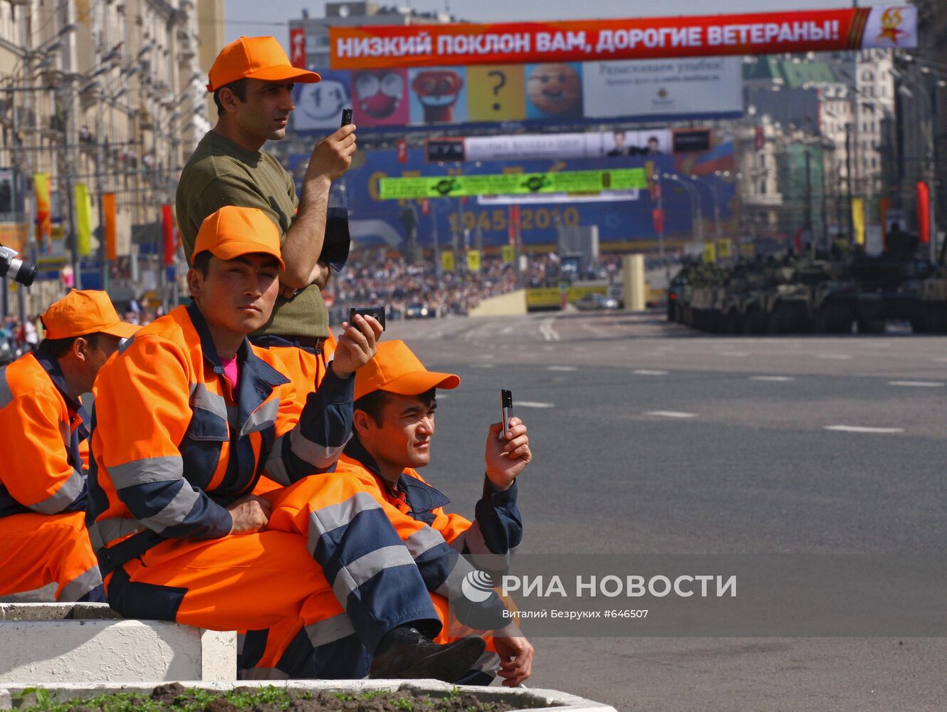 Проход боевой техники по центру Москвы