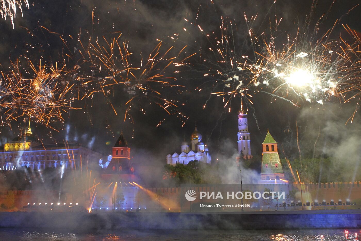 Праздничный салют в Москве