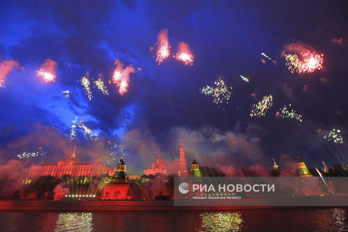 Праздничный салют в Москве