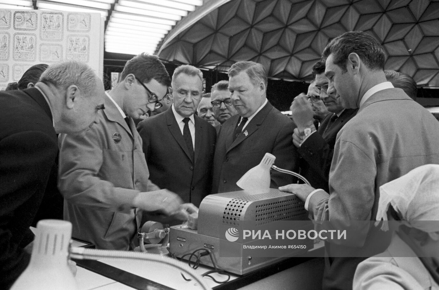 Председатель Совета Министров СССР Алексей Косыгин на выставке