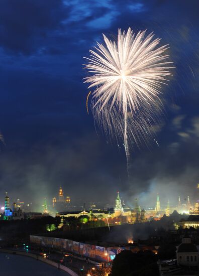 Праздничный салют над Москвой