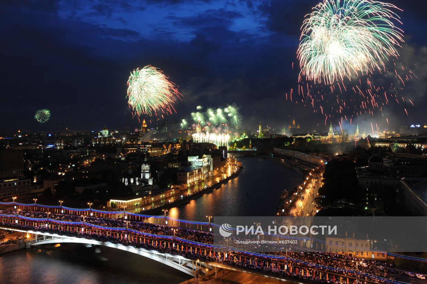 Праздничный салют над Москвой