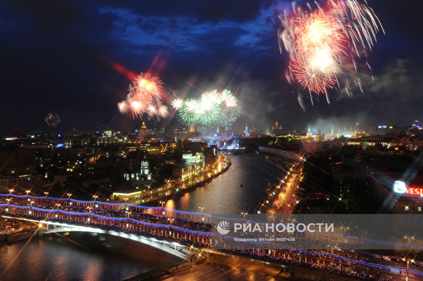 Праздничный салют над Москвой