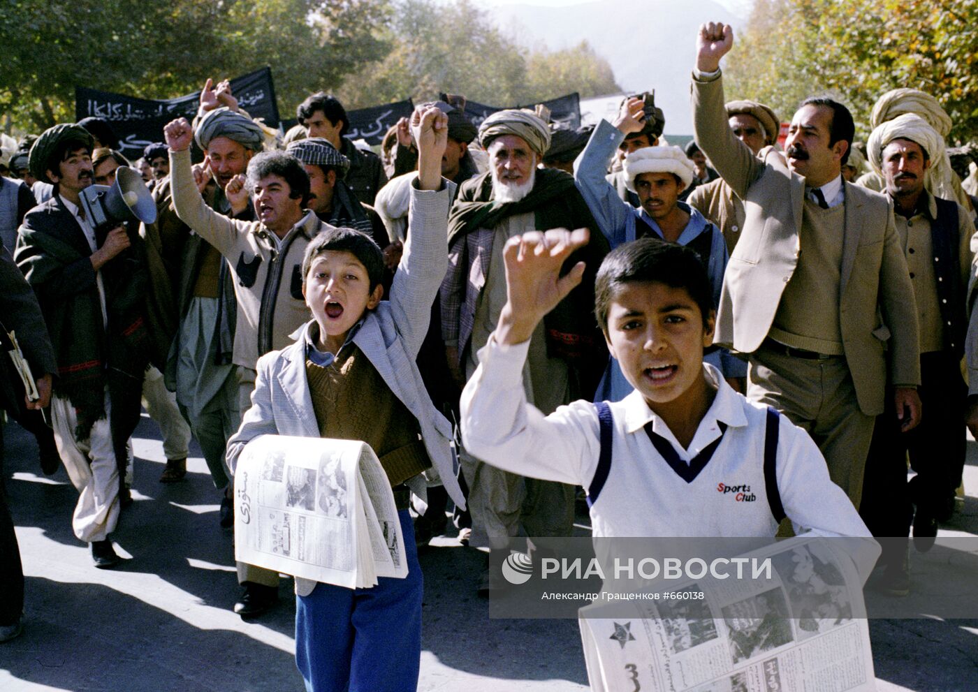 Демонстрация перед зданием посольства США в Кабуле