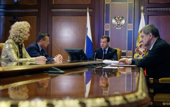 Дмитрий Медведев провел экстренное совещание