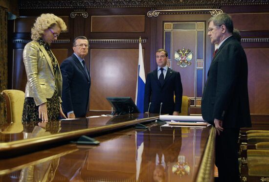 Дмитрий Медведев провел экстренное совещание