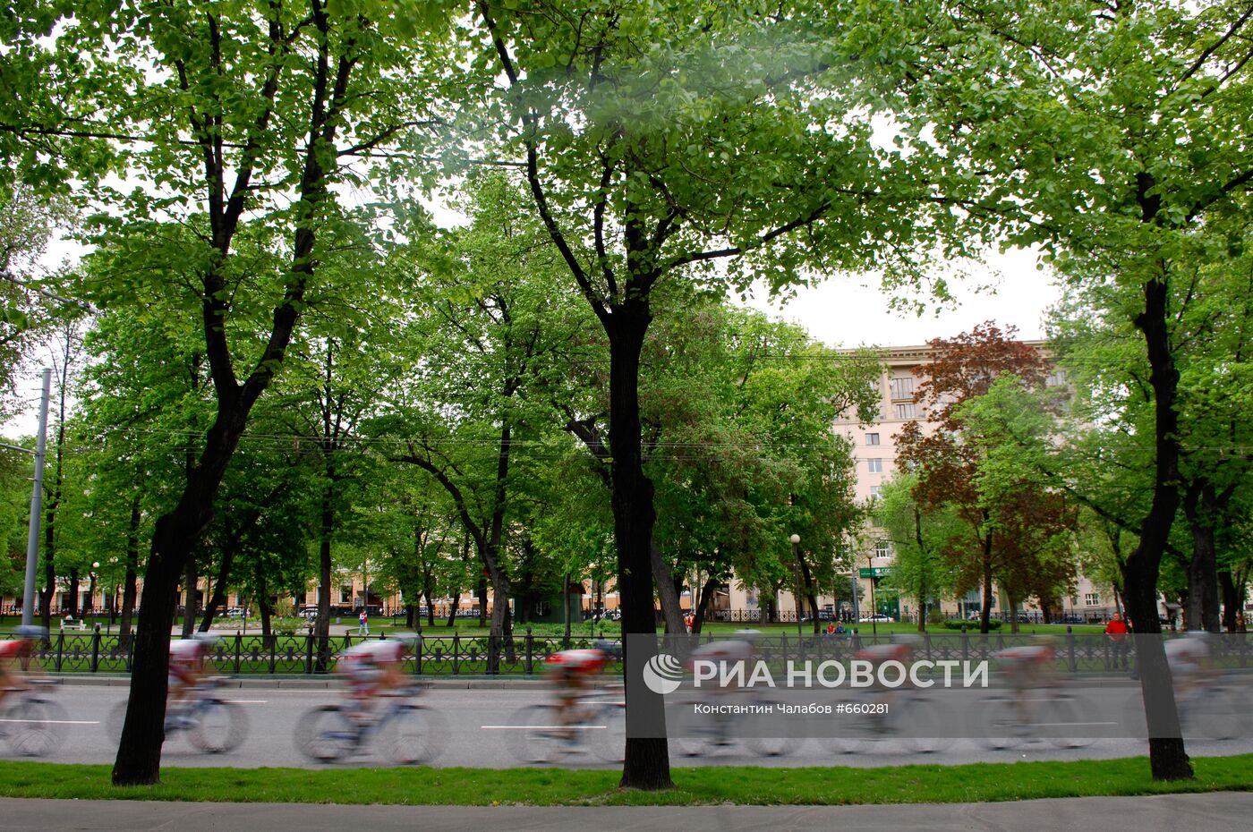 Участники велогонки "Пять колец Москвы"