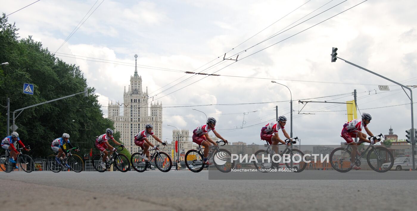 Участники велогонки "Пять колец Москвы"