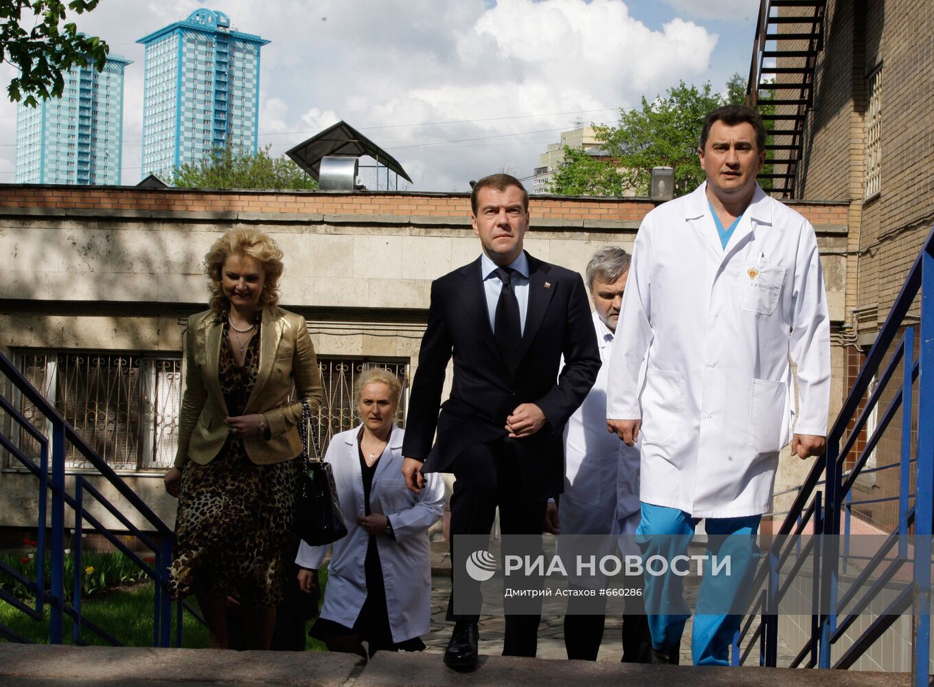 Президент РФ навестил в больнице в Москве кузбасских шахтеров