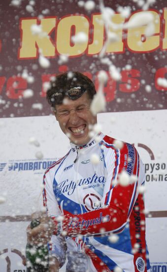 Победитель велогонки в последнем этапе Борис Шпилевский