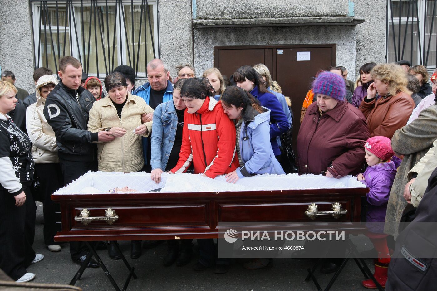 Похороны горняков, погибших на шахте "Распадская"