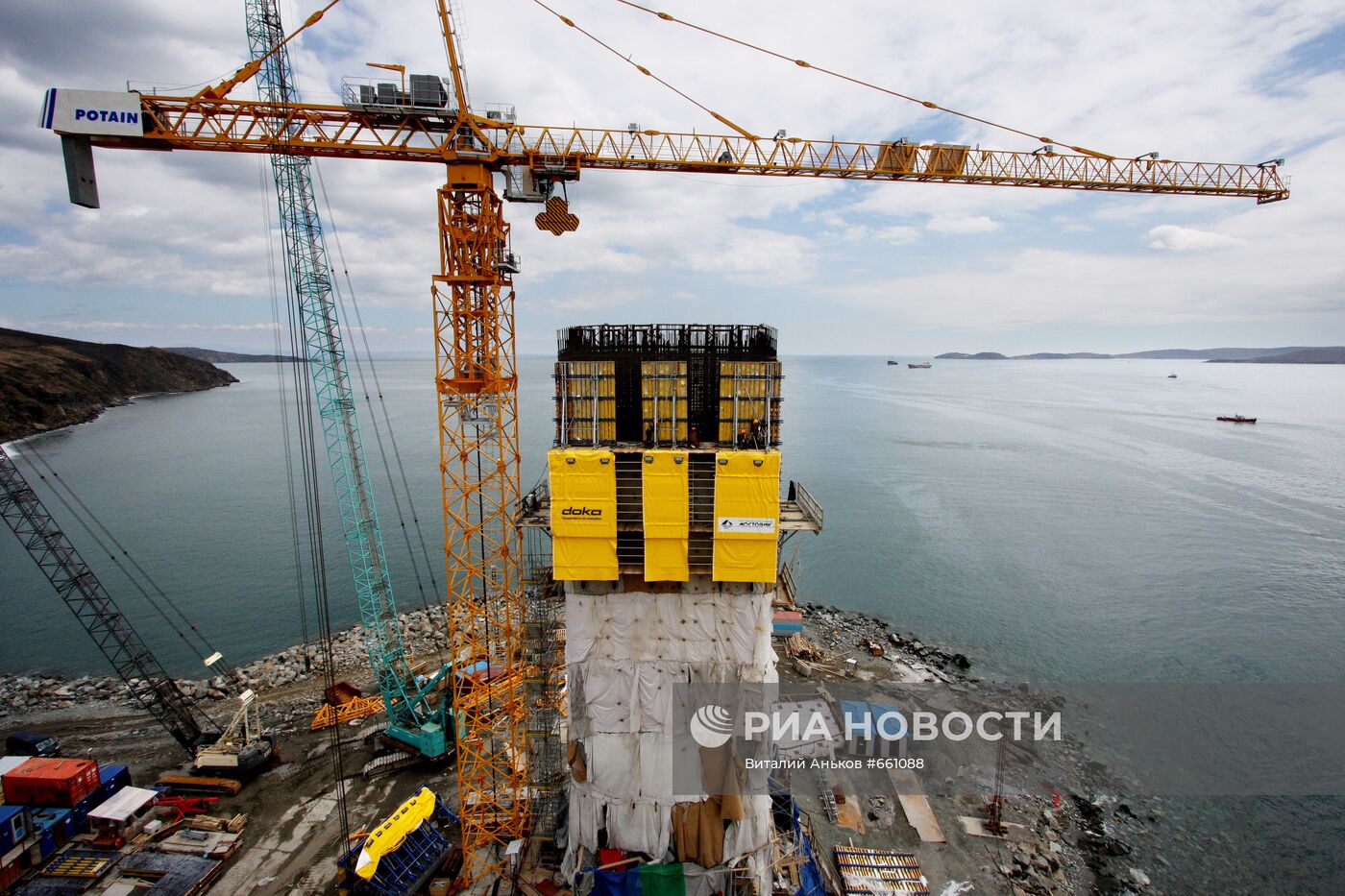 Строительство моста на остров Русский во Владивостоке