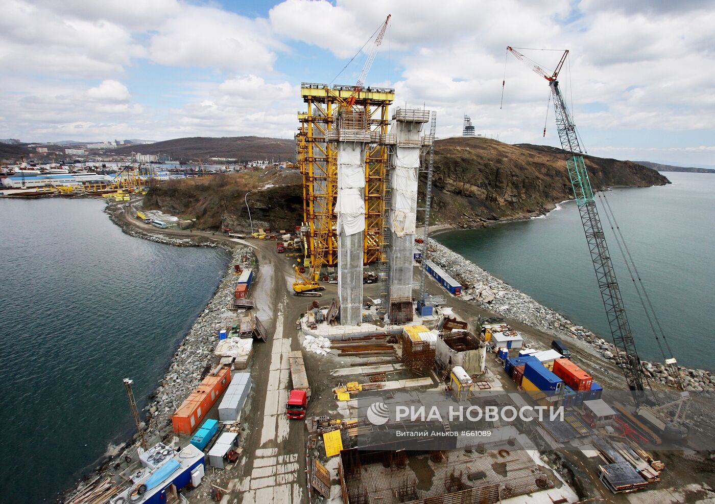 Строительство моста на остров Русский во Владивостоке