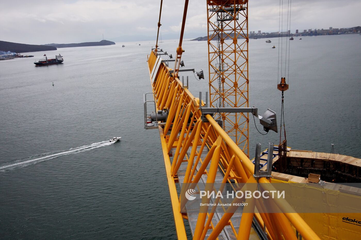 Строительство моста на остров Русский во Владивостоке