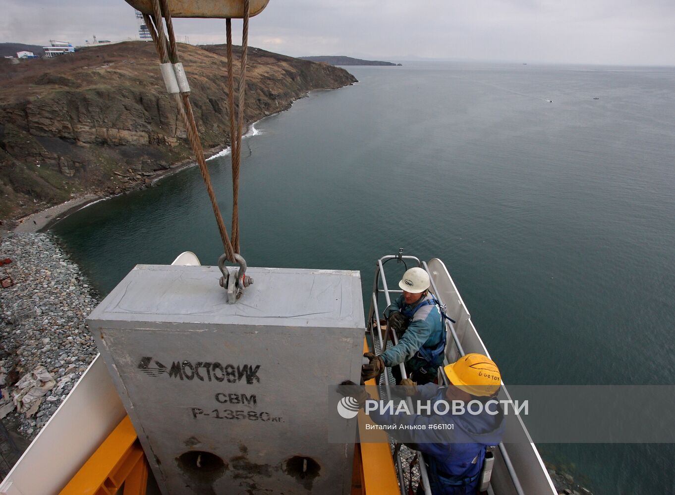 Строительство моста на остров Русский во Владивостоке