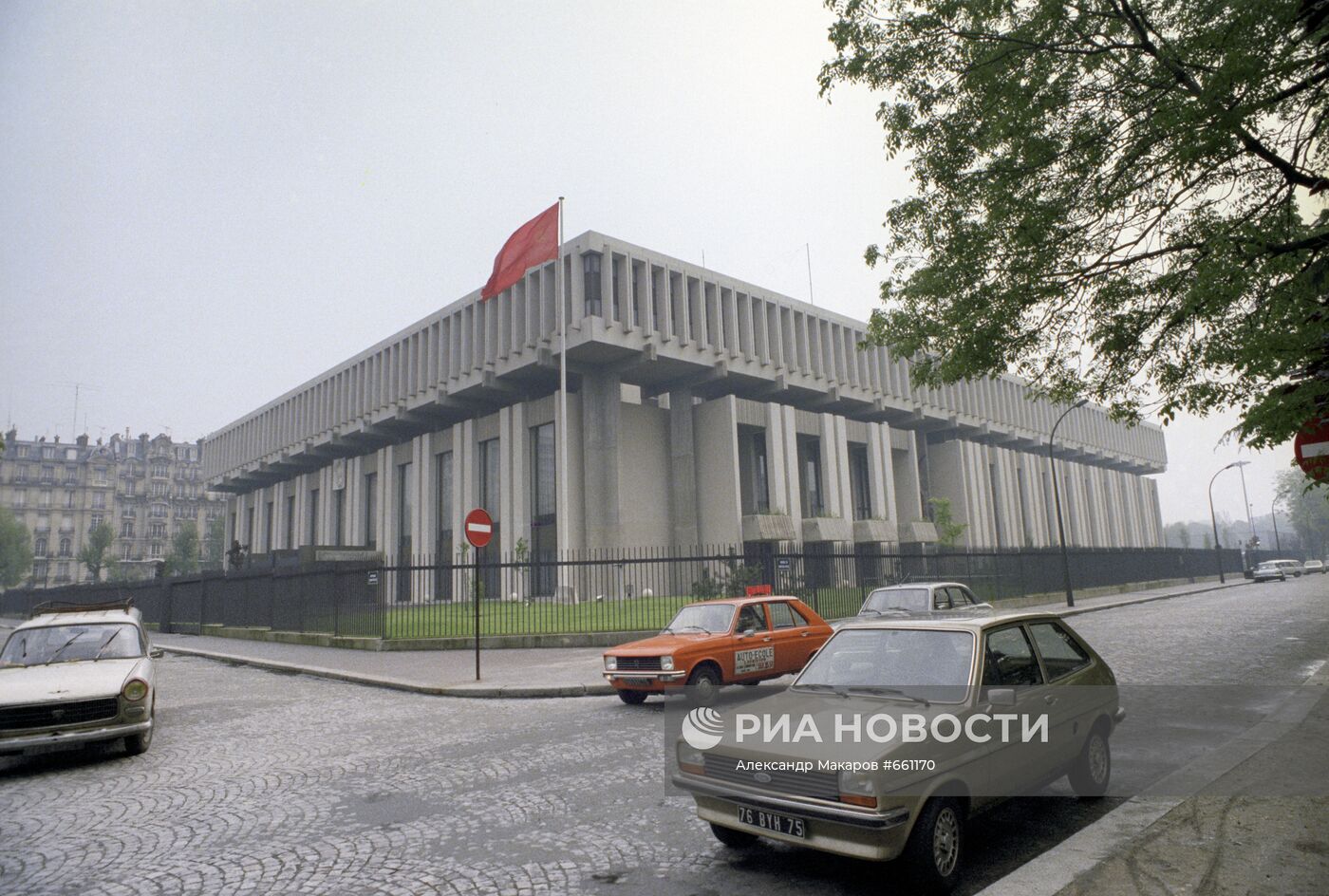 Здание советского посольства в Париже