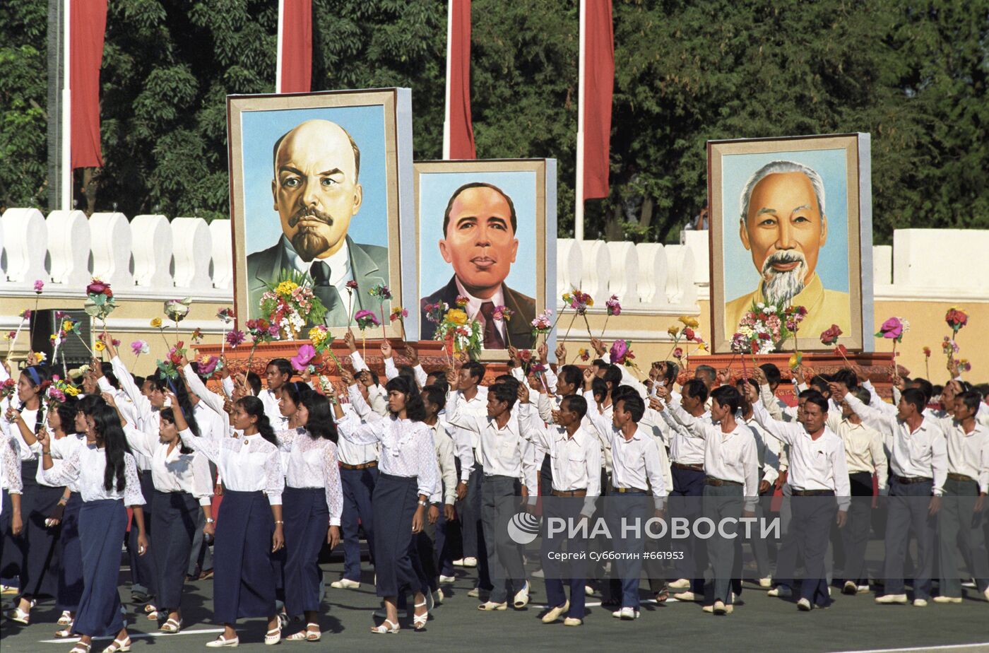 Празднование 10-летия образования Народной Республики Кампучия