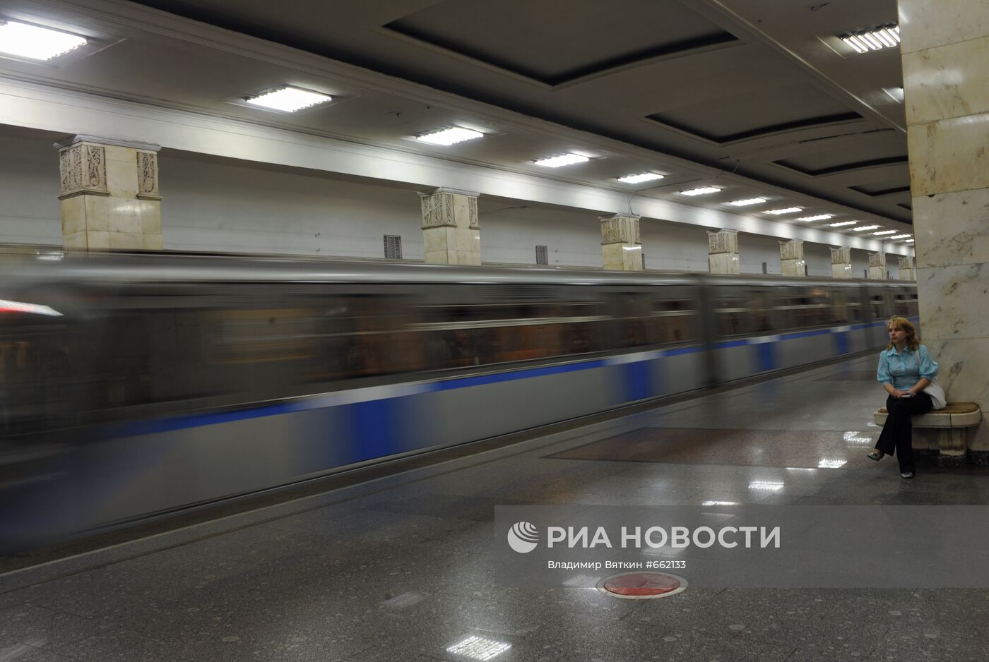 Пассажирка московского метро на станции "Партизанская"