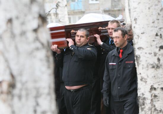 Похороны спасателей из отряда ВГСЧ в Кемеровской области
