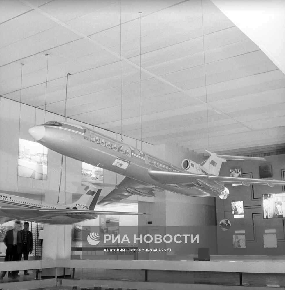 Модель самолета Ту-154