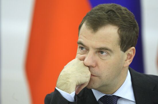 Д.Медведев провел совещание по вопросам экономики