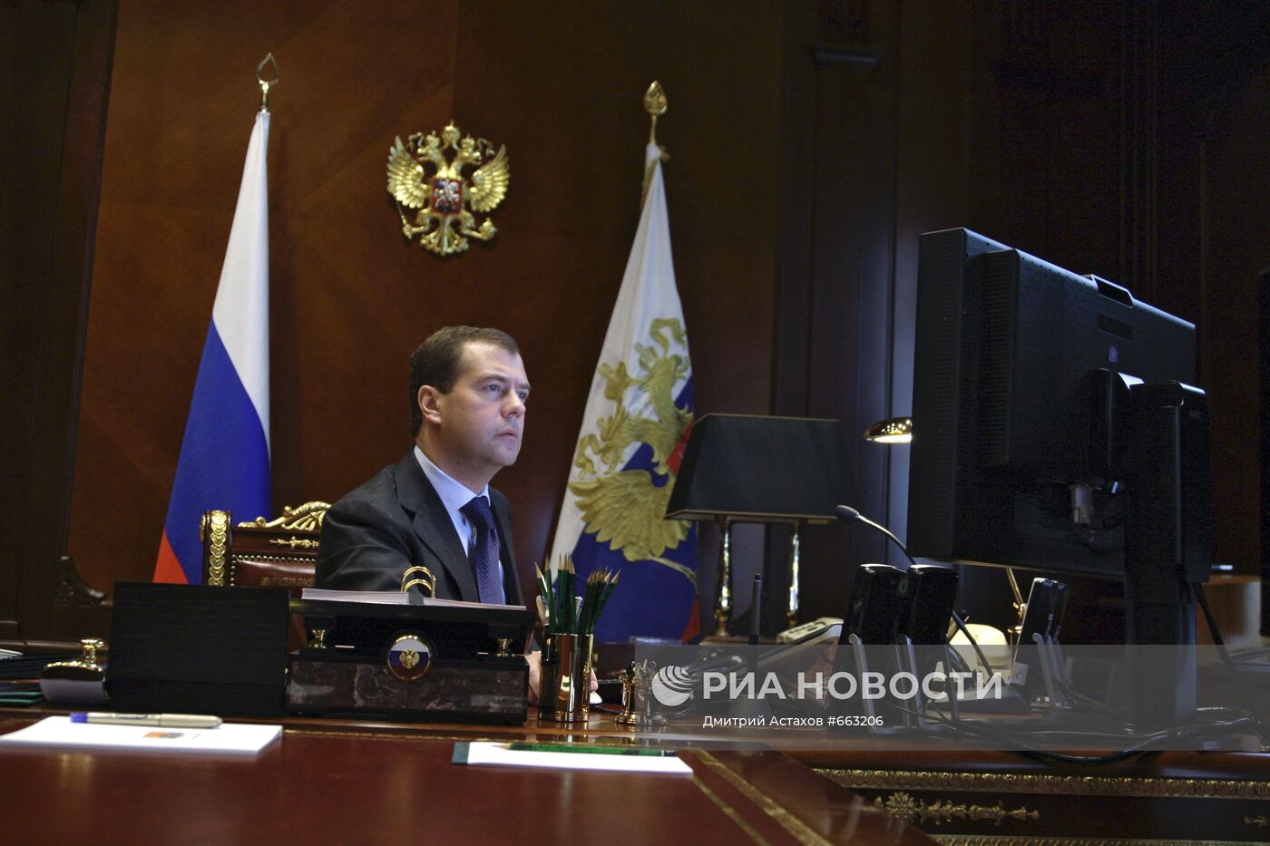 Д.Медведев в рабочем кабинете