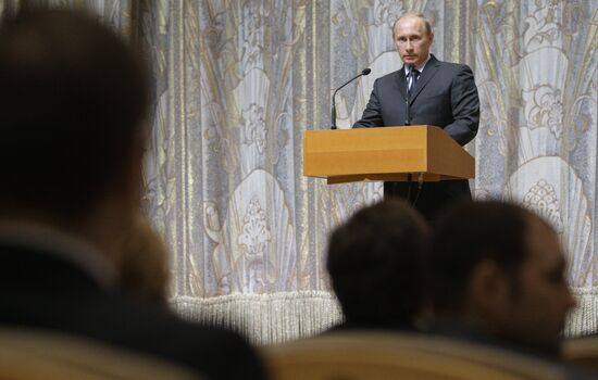 Владимир Путин на заседании в Доме правительства РФ