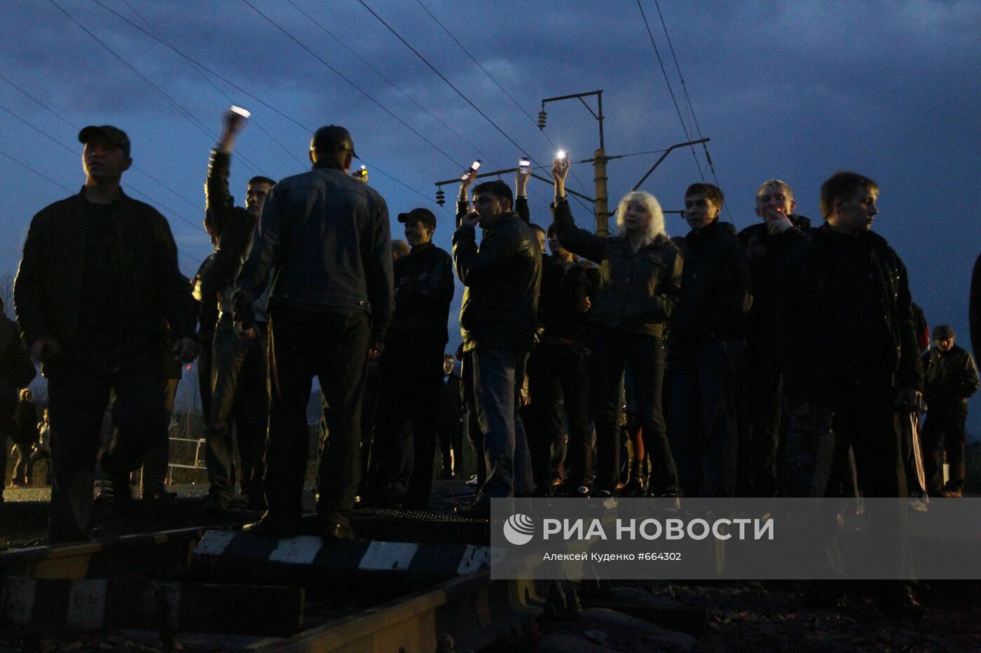 Жители Междуреченска перекрыли железную дорогу