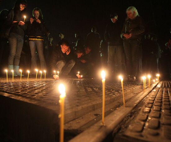 Жители Междуреченска зажгли свечи в память о погибших горняках