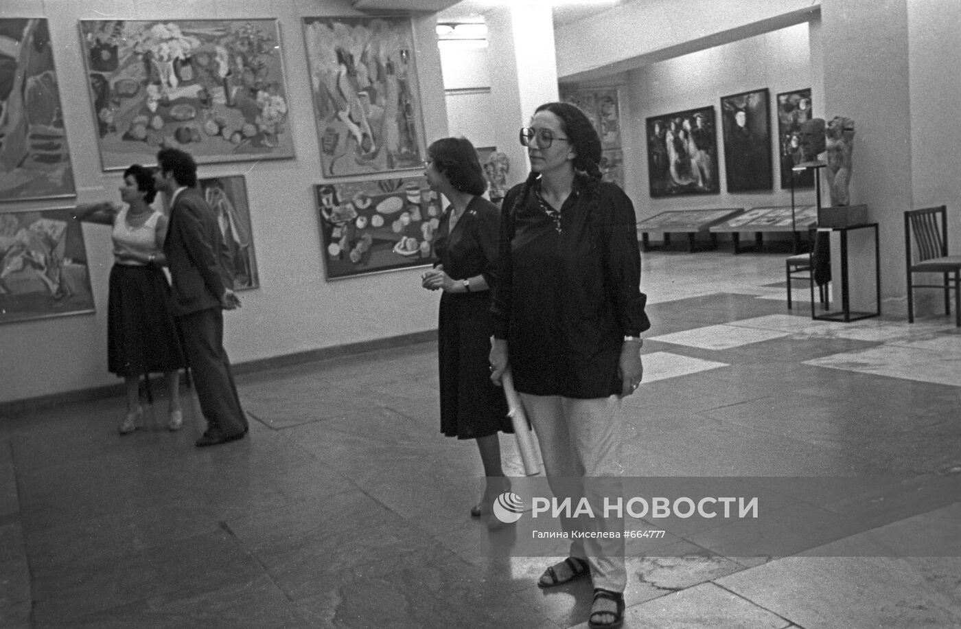 Палестинский скульптор Мона Сауд