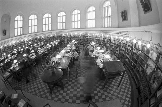 В читальном зале