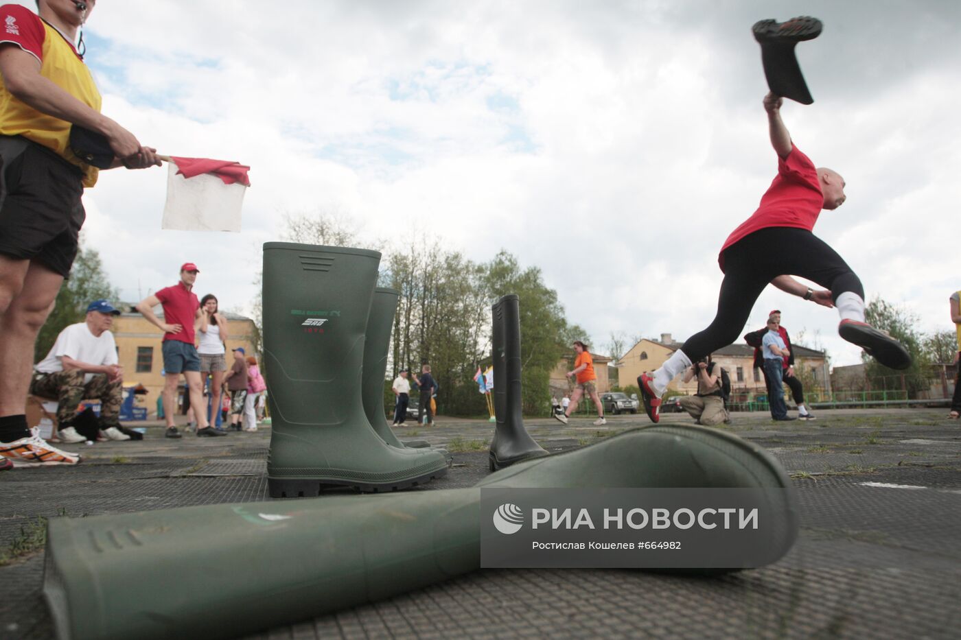 Участники этапа Кубка мира по метанию сапога