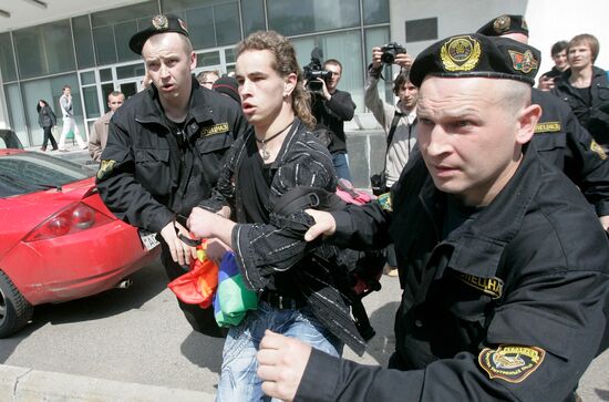 Разгон участников "Славянского гей-парада" в Минске