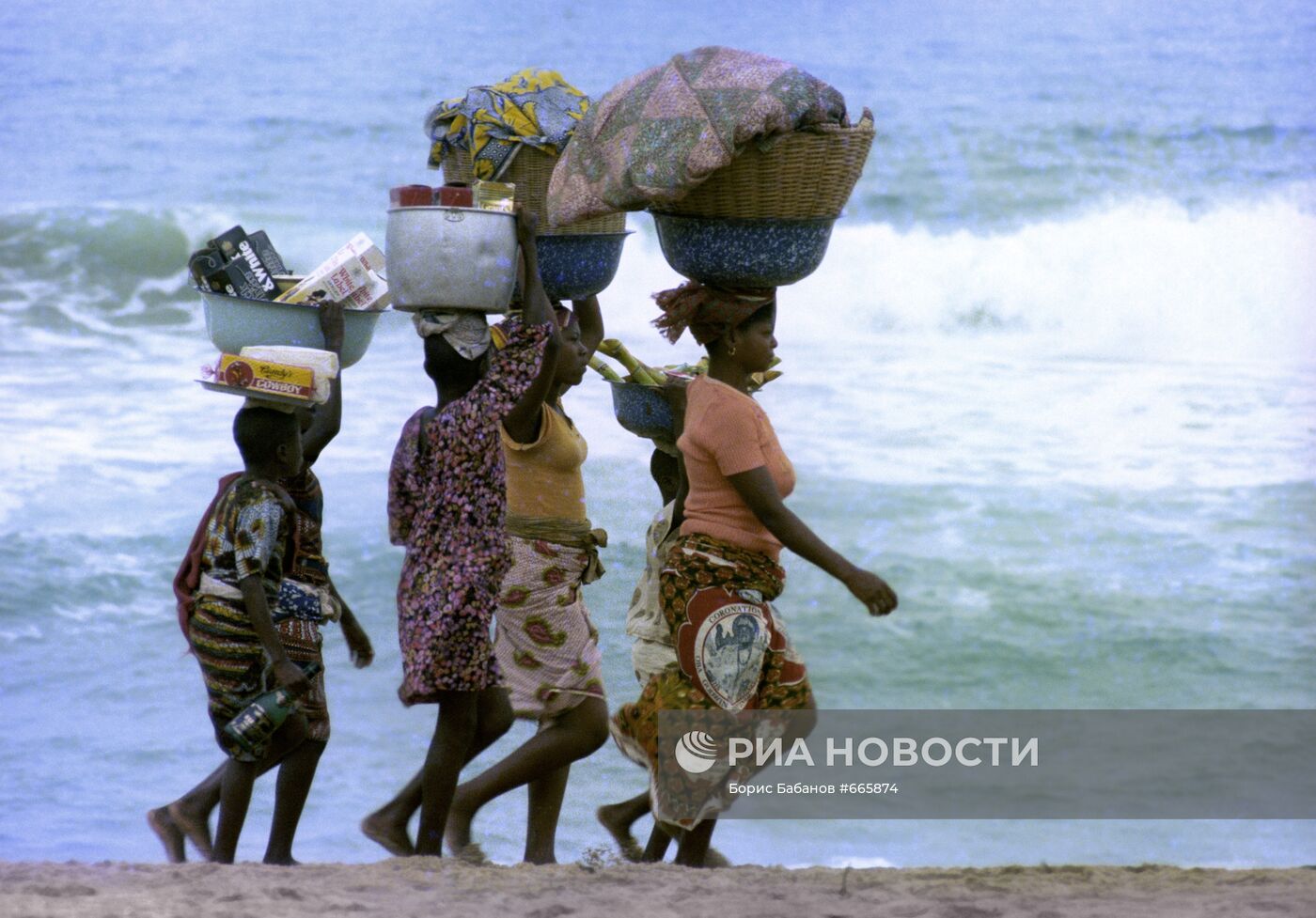 Нигерийки на берегу