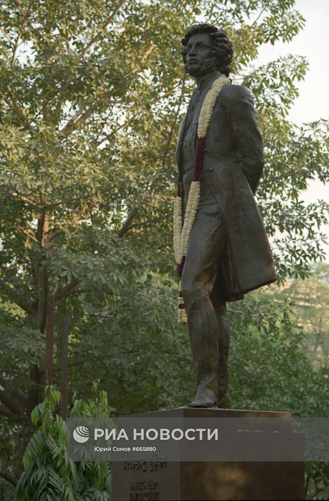 Памятник А.С.Пушкину в Дели