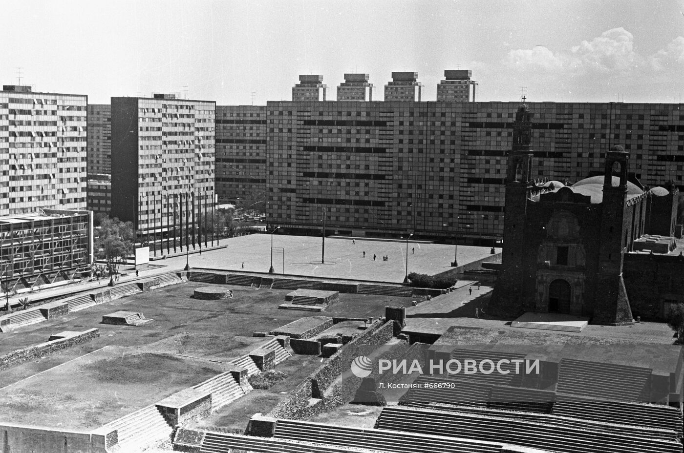 Площадь Трех культур в Мехико