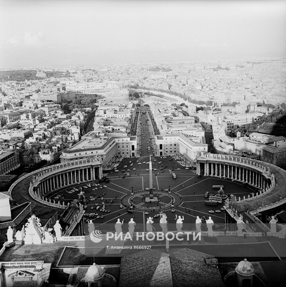 Панорама площади Св. Петра